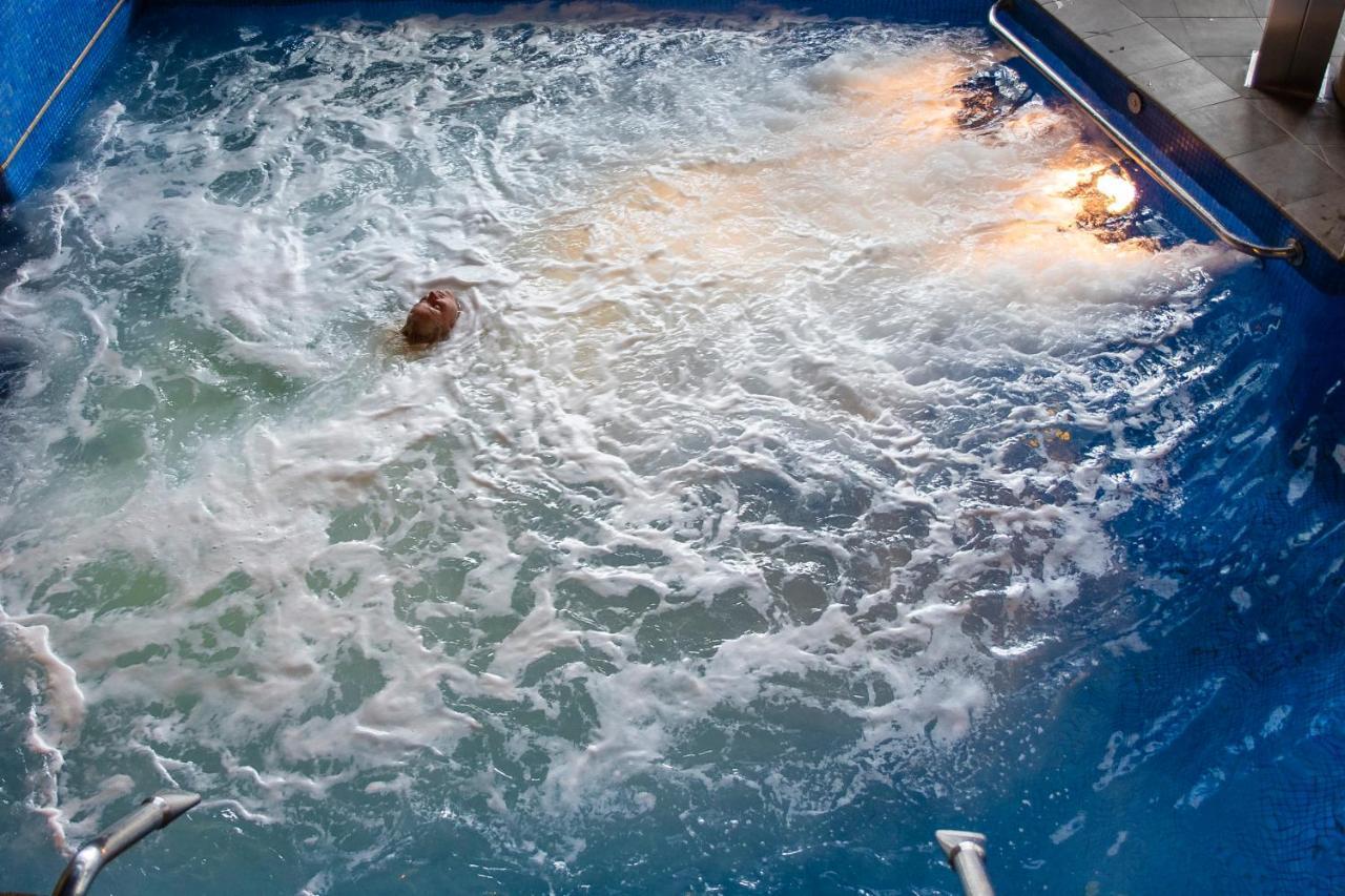 Sant Jordi Boutique Hotel Calella Kültér fotó A whirlpool