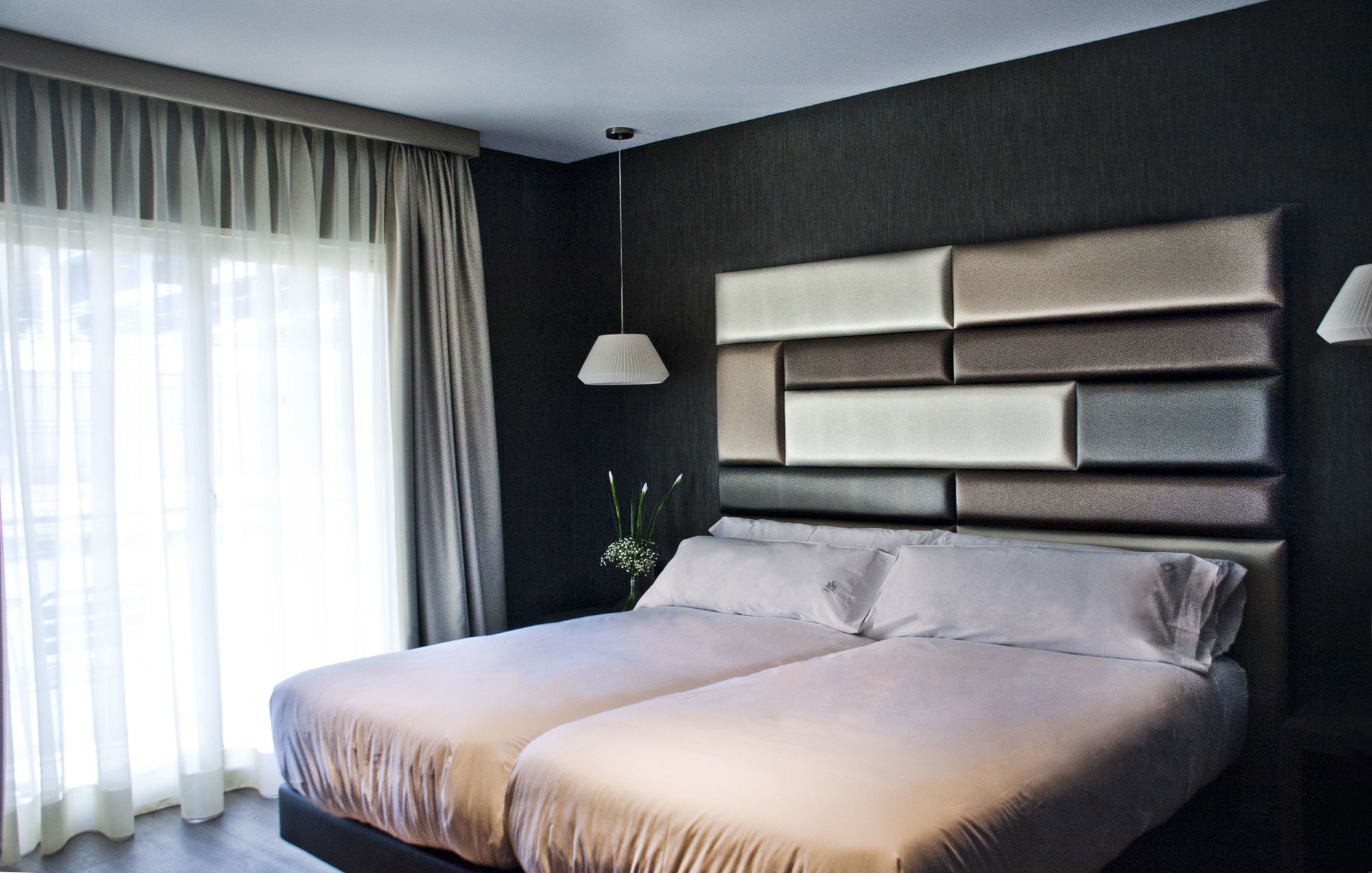 Sant Jordi Boutique Hotel Calella Kültér fotó A room at the hotel